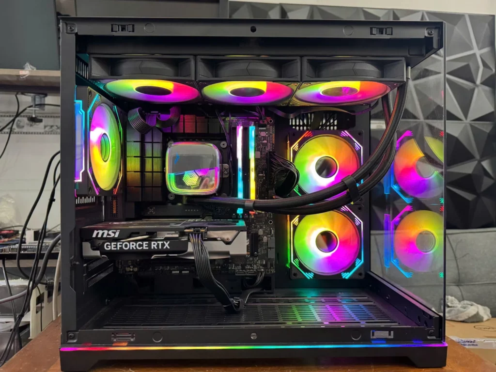 PC gaming lắp ráp theo yêu cầu: case kính, quạt RGB, tản nhiệt nước, card MSI GeForce RTX